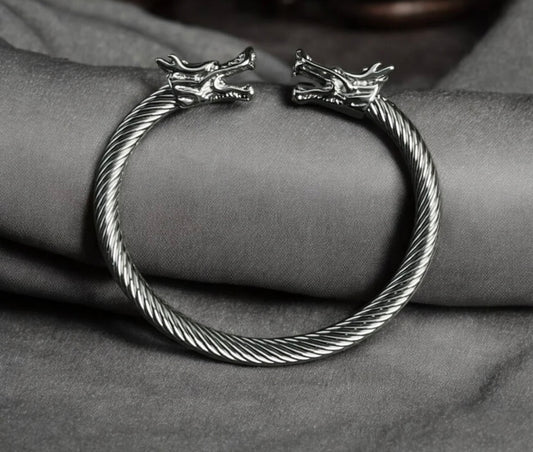 Majestic dragons cuff