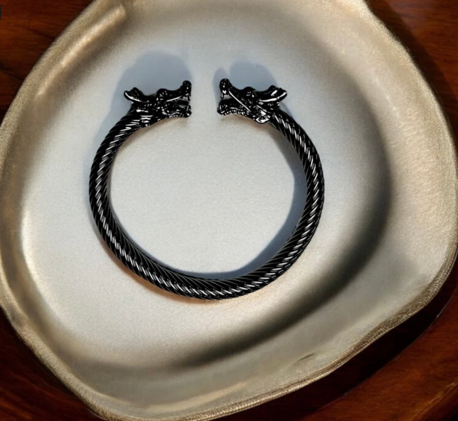 Majestic dragons cuff