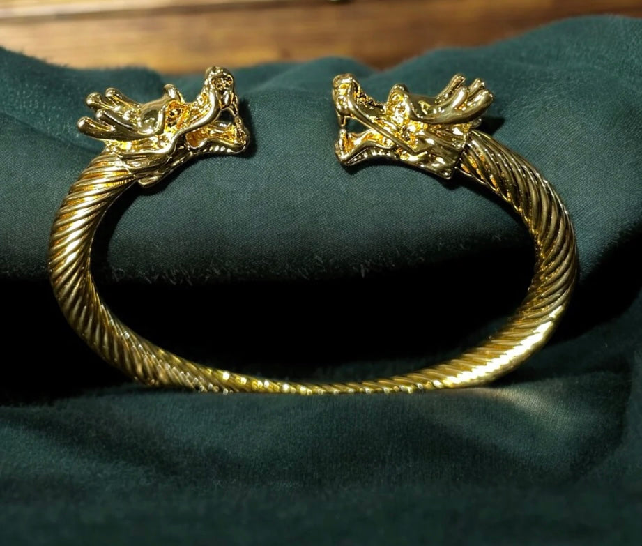 Majestic dragons cuff